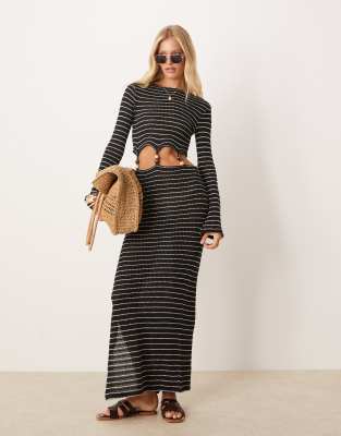 ASOS DESIGN - Robe longue à manches longues en crochet à rayures et découpe avec perles - view 1
