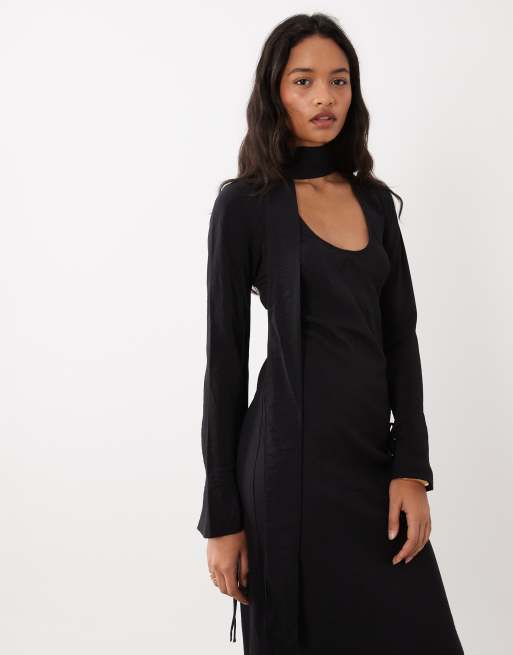 ASOS DESIGN robe longue à manches longues en tissu technique à encolure ronde avec écharpe noire, 3 de 4