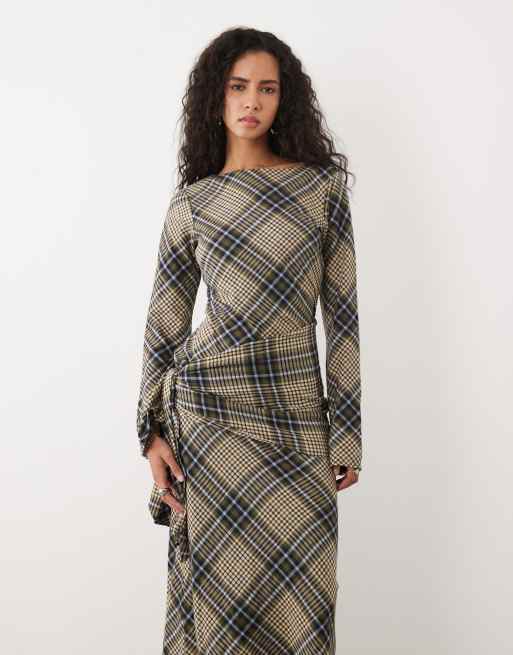ASOS DESIGN robe longue à manches longues et col rond avec détail écharpe à carreaux camel, 4 de 4