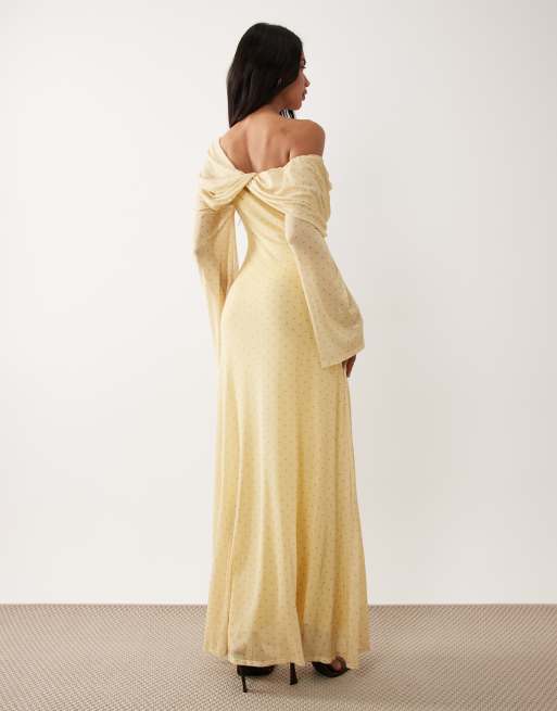 ASOS DESIGN - Robe longue à pois avec manches longues et encolure drapée à épaules dénudées - Citron, 2 de 4