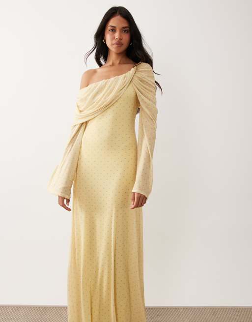 ASOS DESIGN - Robe longue à pois avec manches longues et encolure drapée à épaules dénudées - Citron, 3 de 4