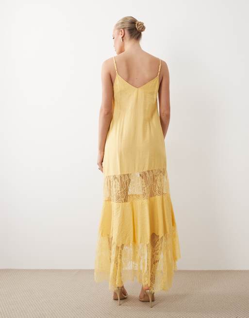 ASOS DESIGN - Robe longue avec empiècement en dentelle et ourlet mouchoir - Ocre, 3 de 4