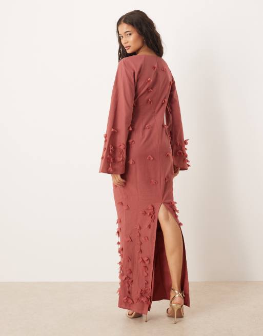 ASOS DESIGN - Robe longue avec manches évasées et fleurs dispersées - Rouge foncé, 3 de 4
