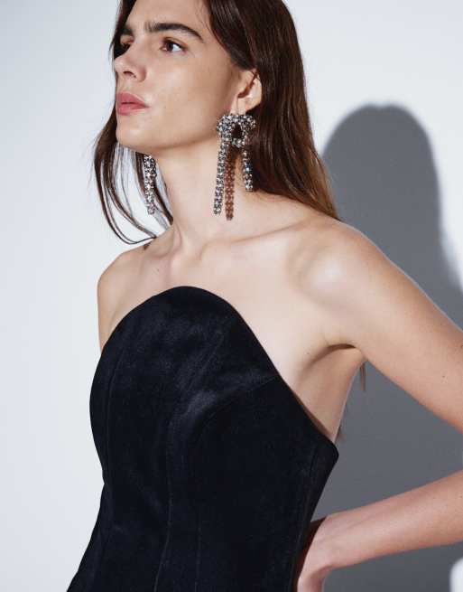 ASOS DESIGN robe longue bandeau en velours thermocollé avec jupe ample en satin noire, 2 de 4
