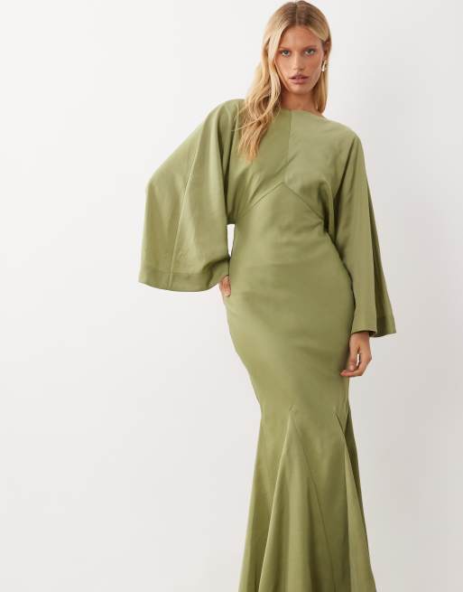 ASOS DESIGN robe longue cape à manches kimono avec godets et lien à pampilles en vert sauge, 3 de 4