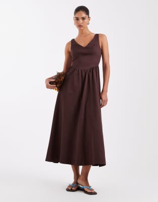 Robe longue cintrée à la taille à col V et surpiqûres - Chocolat-Brown 32