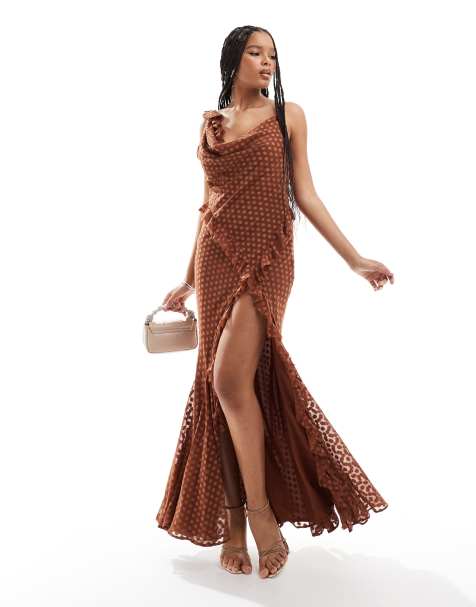 ASOS DESIGN - Robe longue coupée en biais à col bénitier avec volants - Jacquard à pois - view 1