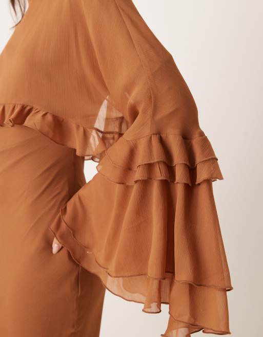 ASOS DESIGN - Robe longue coupée en biais à effet superposé avec manches chauve-souris volantées - Marron, 3 de 4