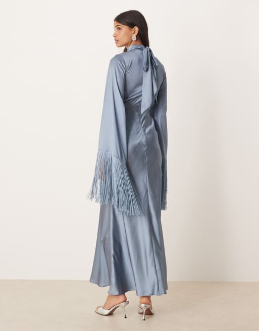 ASOS DESIGN - Robe longue coupée en biais en satin avec col drapé et manches frangées - Fleuri, 4 de 4