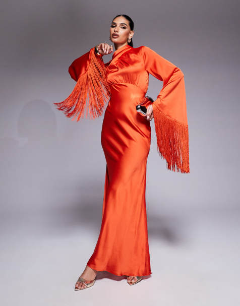 ASOS DESIGN - Robe longue coupée en biais en satin avec col drapé et manches frangées - Rouge - view 1