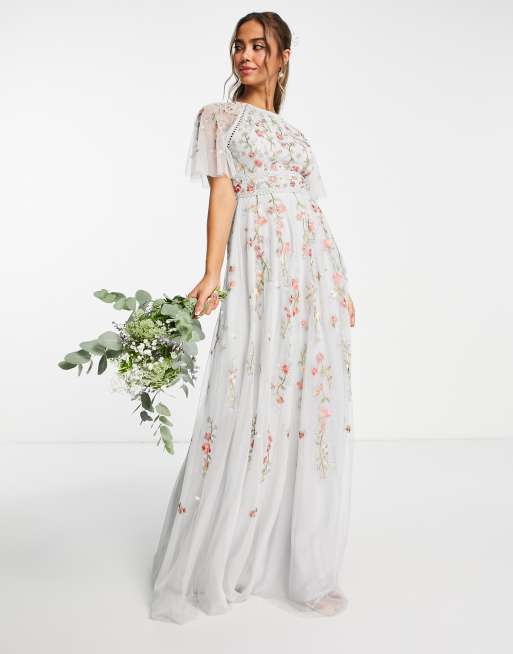 ASOS DESIGN Robe longue de demoiselle d honneur fleurs brod es et ornements Bleu pastel