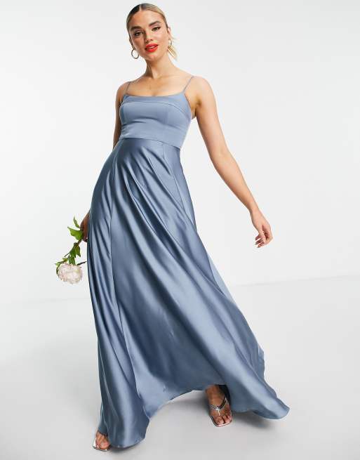 ASOS DESIGN - Robe longue de demoiselle d'honneur en satin avec bretelles fines et encolure carrée - Bleu cendré