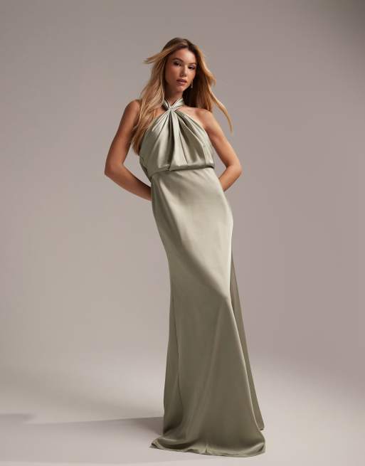 FhyzicsShops DESIGN - Robe longue de demoiselle d'honneur en satin froncé avec encolure américaine - Vert sauge 