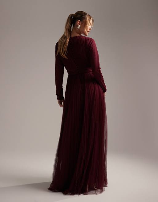 ASOS DESIGN Robe longue de demoiselle d honneur en tulle fronc avec manches longues et jupe pliss e Bordeaux