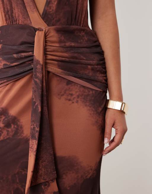ASOS DESIGN - Robe longue drapée sur le devant en tulle à imprimé abstrait flouté avec décolleté ultra plongeant, 3 de 4