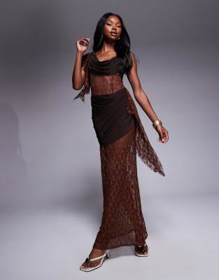 ASOS DESIGN - Robe longue drapée transparente à col bénitier avec fond de robe couvrant - Chocolat-Marron