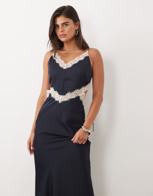 ASOS DESIGN robe longue en biais à découpes avec finition dentelle bleu marine, 2 de 4