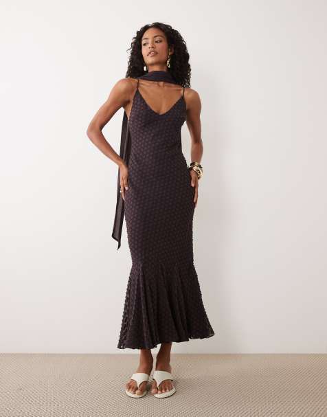 ASOS DESIGN - Robe longue en biais avec décolleté plongeant, godets et foulard - Chocolat - view 1