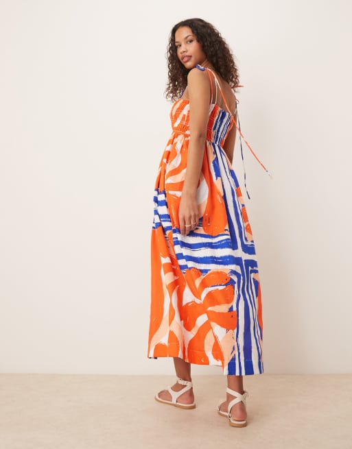 ASOS DESIGN - Robe longue en coton satiné avec buste froncé - Imprimé abstrait rouge et bleu, 4 de 4