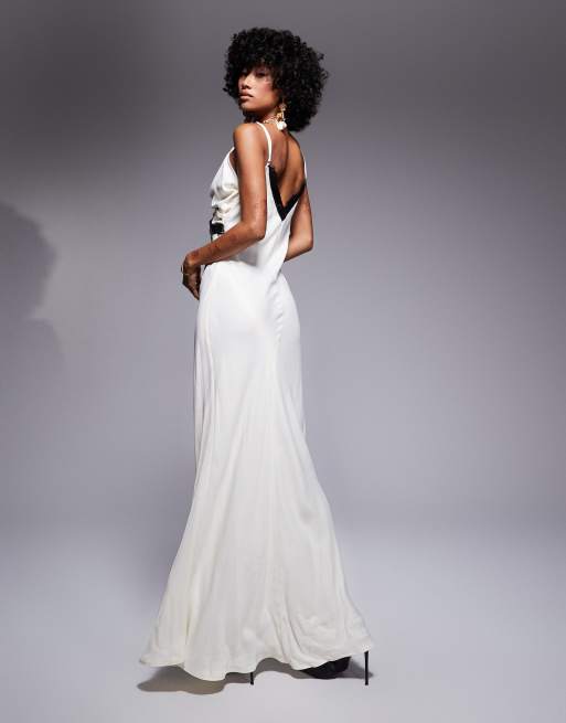 ASOS DESIGN Robe longue en dentelle melangee satinee effet torsade sur le devant Ecru