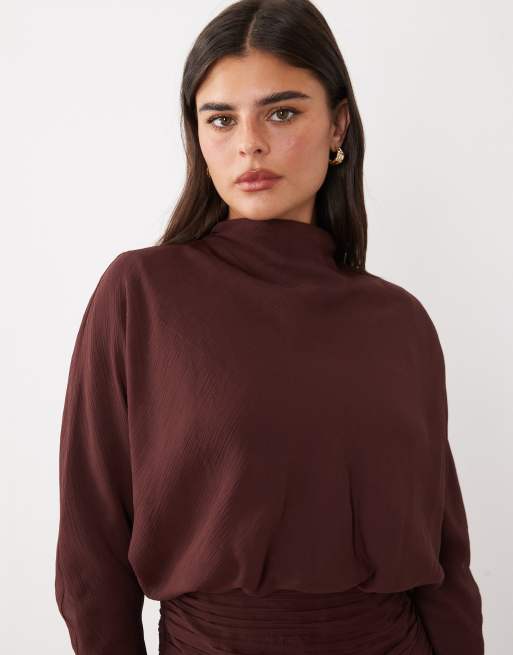 ASOS DESIGN robe longue en mousseline à taille froncée et empiècements godets marron chocolat, 4 de 4
