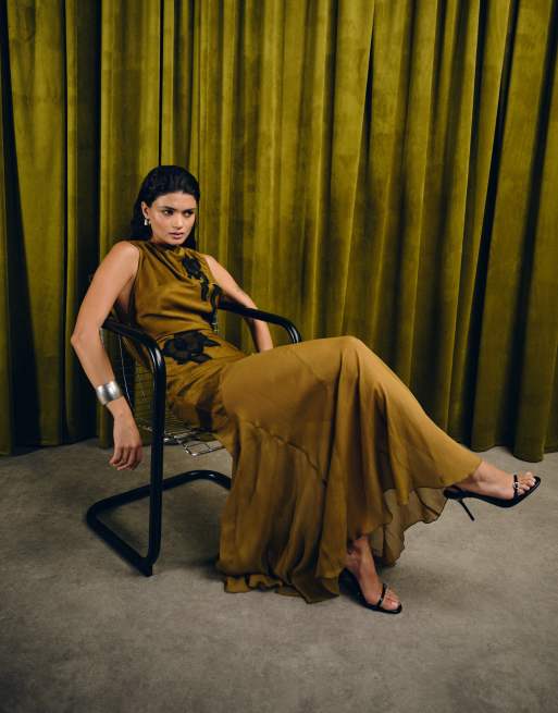 ASOS DESIGN - Robe longue en satin à appliqués en dentelle, dos drapé et ourlet à godets - Cannelle, 2 de 4