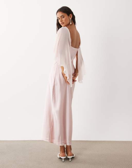 ASOS DESIGN robe longue en satin à cape superposée rose bébé, 4 de 4
