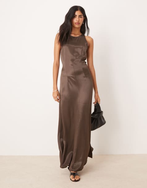 ASOS DESIGN - Robe longue en satin à dos nageur - Chocolat - view 1