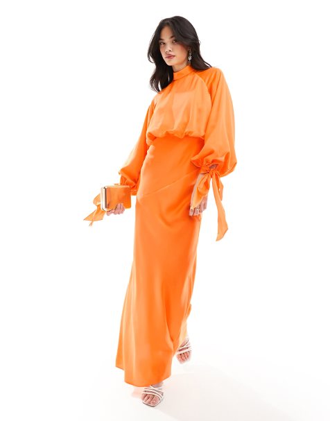 Robe longue sans manche en satin à voile au col