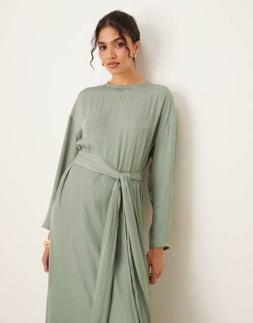 ASOS DESIGN - Robe longue en satin à manches longues avec liens à nouer - Vert sauge, 4 de 4