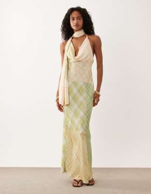 Robe longue en satin avec col bénitier et foulard - Carreaux-multicolore 36