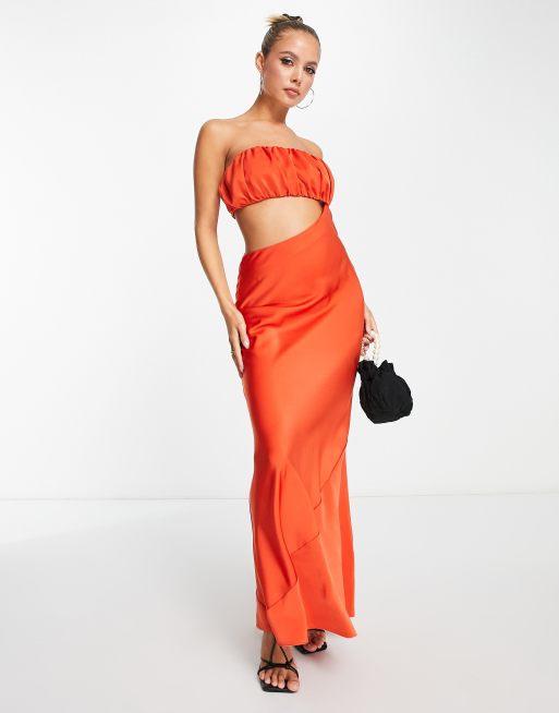 ASOS DESIGN - Robe longue en satin avec découpe asymétrique et buste froncé - Orange vif, 4 de 4