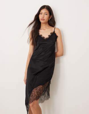Robe longue en satin avec ourlet asymétrique bordé de dentelle - Noir 38