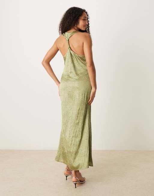 ASOS DESIGN Robe longue en satin froissé avec dos nageur effet
