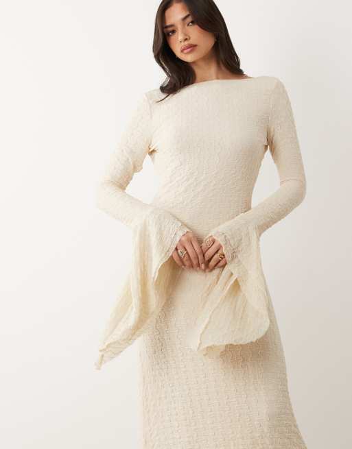 ASOS DESIGN - Robe longue en tulle texturé à encolure bateau et manches à volants oversize - Crème, 3 de 4