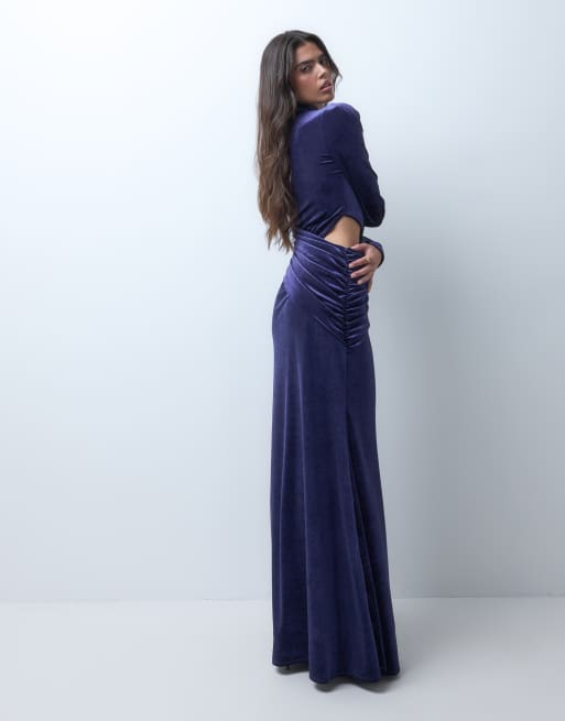 ASOS DESIGN robe longue en velours à manches longues avec large ouverture goutte et découpes bleu marine, 4 de 5