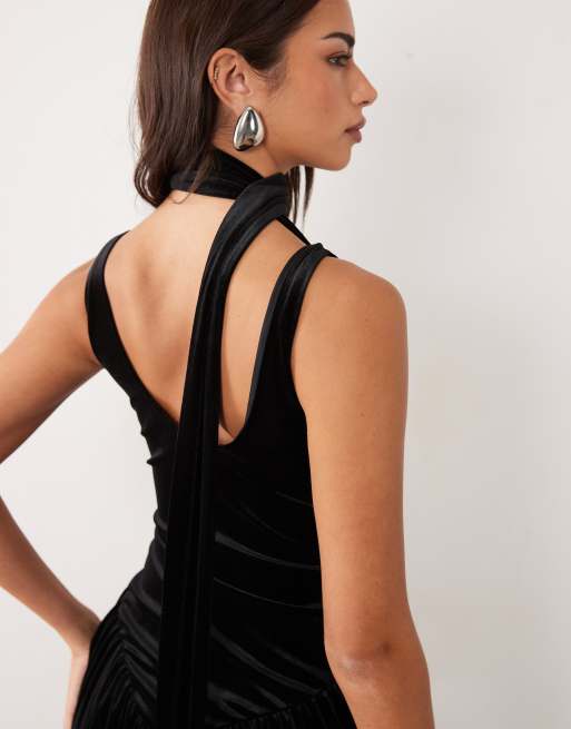 ASOS DESIGN robe longue en velours avec détail écharpe en noir, 3 de 4