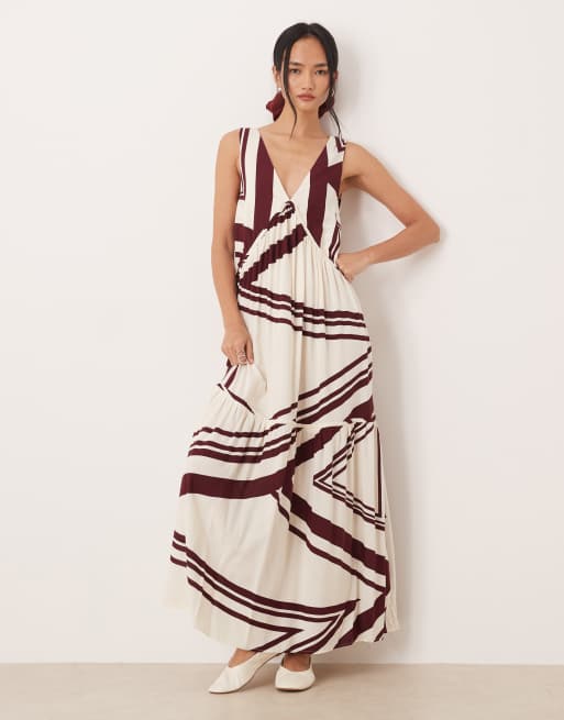 ASOS DESIGN - Robe longue évasée à volants étagés et col V avec rayures - Chocolat et crème