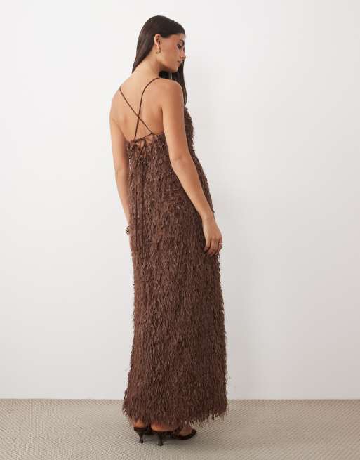 ASOS DESIGN robe longue faux-feather couleur chocolat, 3 de 4