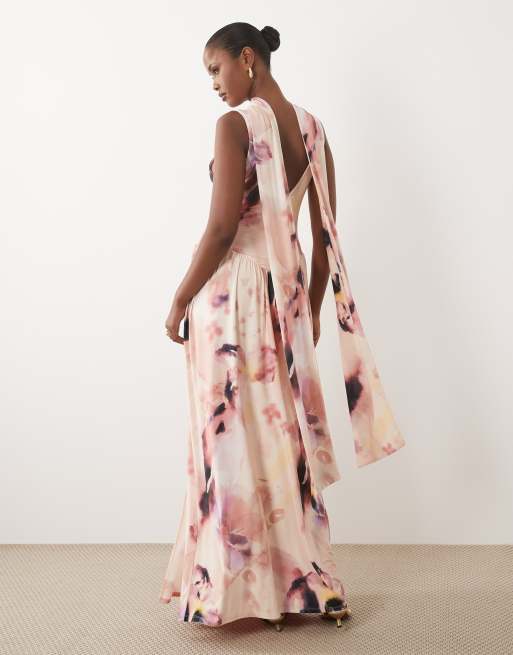 ASOS DESIGN robe longue fluide imprimée avec détail écharpe rose à fleurs, 2 de 4