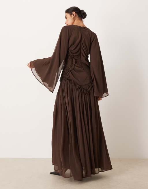 ASOS DESIGN - Robe longue froncée en mousseline froissée à petits volants - Chocolat, 3 de 4