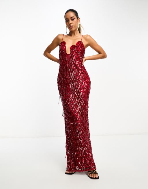 ASOS DESIGN - Robe longue ornementée avec effet croisillons, franges et encolure ondulée - Rouge profond