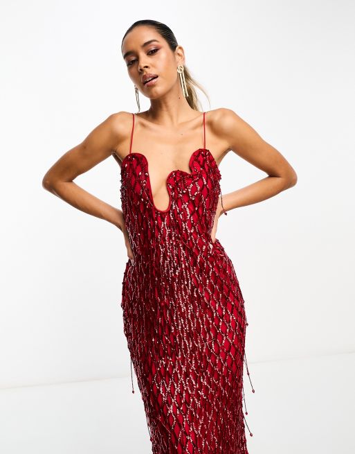 ASOS DESIGN - Robe longue ornementée avec effet croisillons, franges et encolure ondulée - Rouge profond, 3 de 4