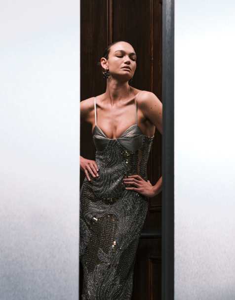 ASOS DESIGN - Robe longue oversize avec fleurs à sequins et bonnets préformés - Kaki clair - view 1