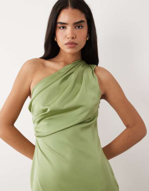 ASOS DESIGN - Robe longue plissée en satin à encolure asymétrique - Vert sauge, 2 de 4