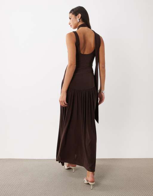 ASOS DESIGN robe longue près du corps avec écharpe et détails de bordure en chocolat, 4 de 4