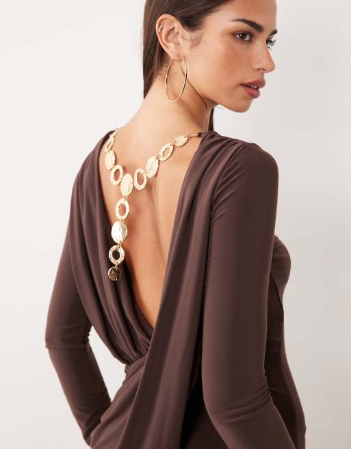 ASOS DESIGN robe longue près du corps dos nu avec détail métallique doré couleur chocolat, 2 de 4