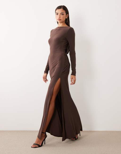 ASOS DESIGN robe longue près du corps dos nu avec détail métallique doré couleur chocolat, 3 de 4