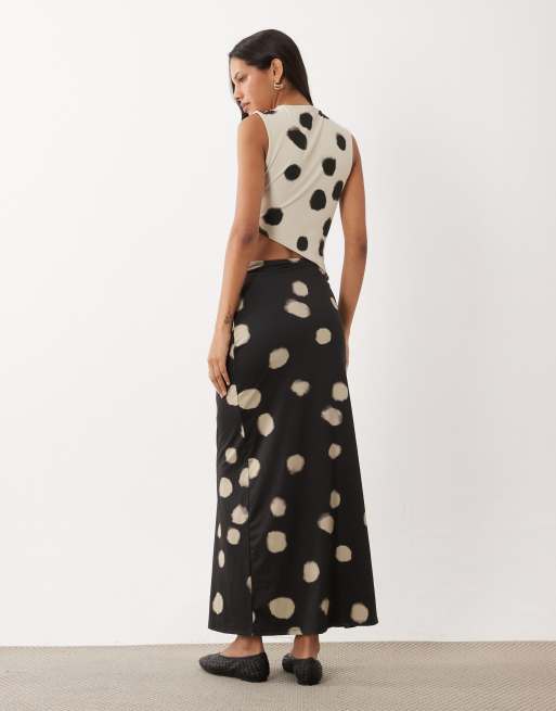 ASOS DESIGN robe longue sans manches à découpes et fronces imprimé à pois flous, 3 de 4