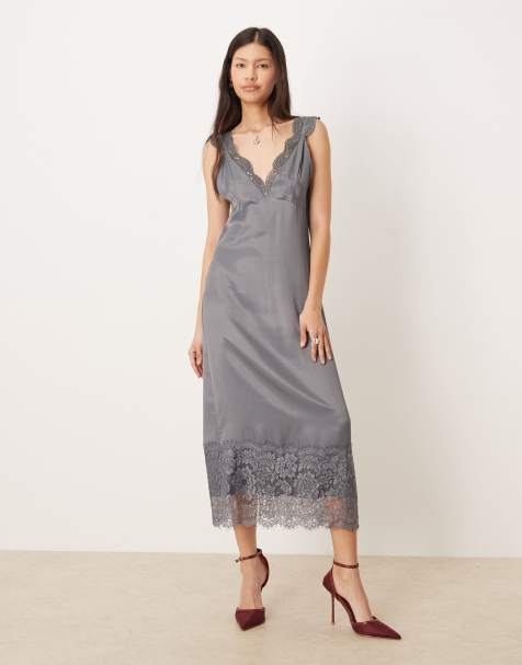 ASOS DESIGN - Robe longue satinée à col en V et détails en dentelle - Gris anthracite - view 1